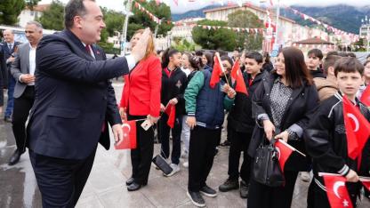 Manisa’da 23 Nisan Coşkusu Meydanı Doldurdu