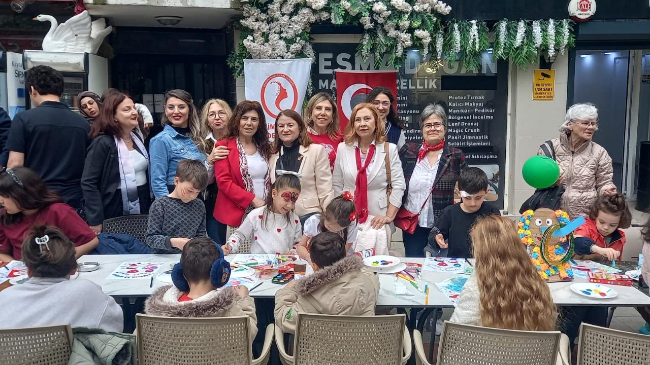 Manisa’da Kadınlardan 23 Nisan’a Anlamlı Etkinlik