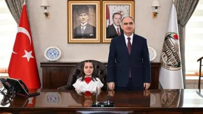 Manisa’da Valilik Koltuğu Minik Valiye Emanet
