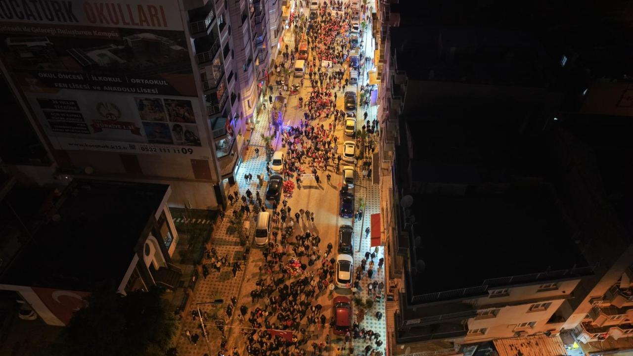 Turgutlu'da 23 Nisan Günü Anlamlı Saygı Yürüyüşü