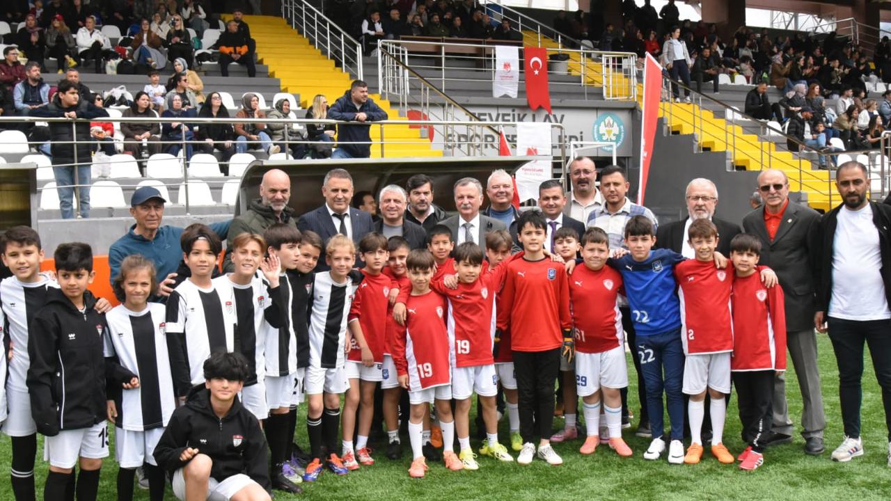 Yunusemre 23 Nisan Futbol Turnuvası'nda Kupa Manisaspor'un