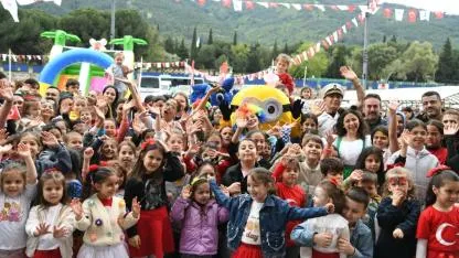 Yunusemre'de 23 Nisan Coşkusu Meydanlara Taştı