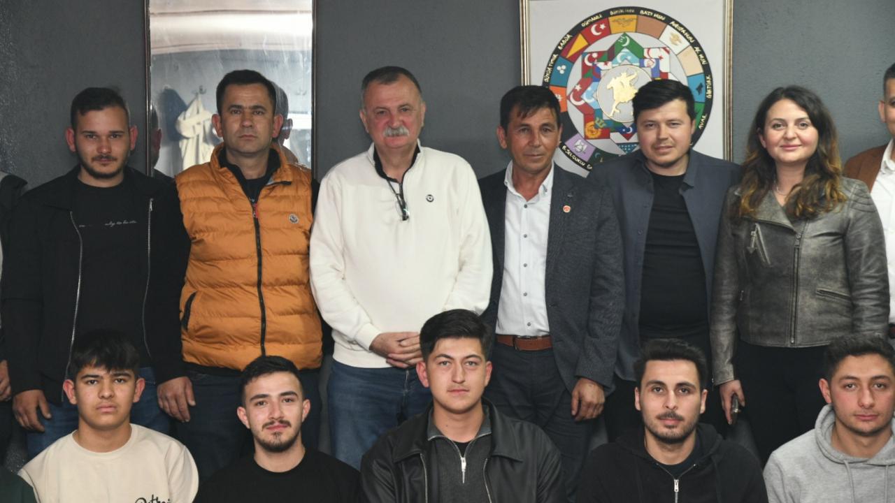 Başkan Balaban Akçaköy’de Gençlerle Buluştu