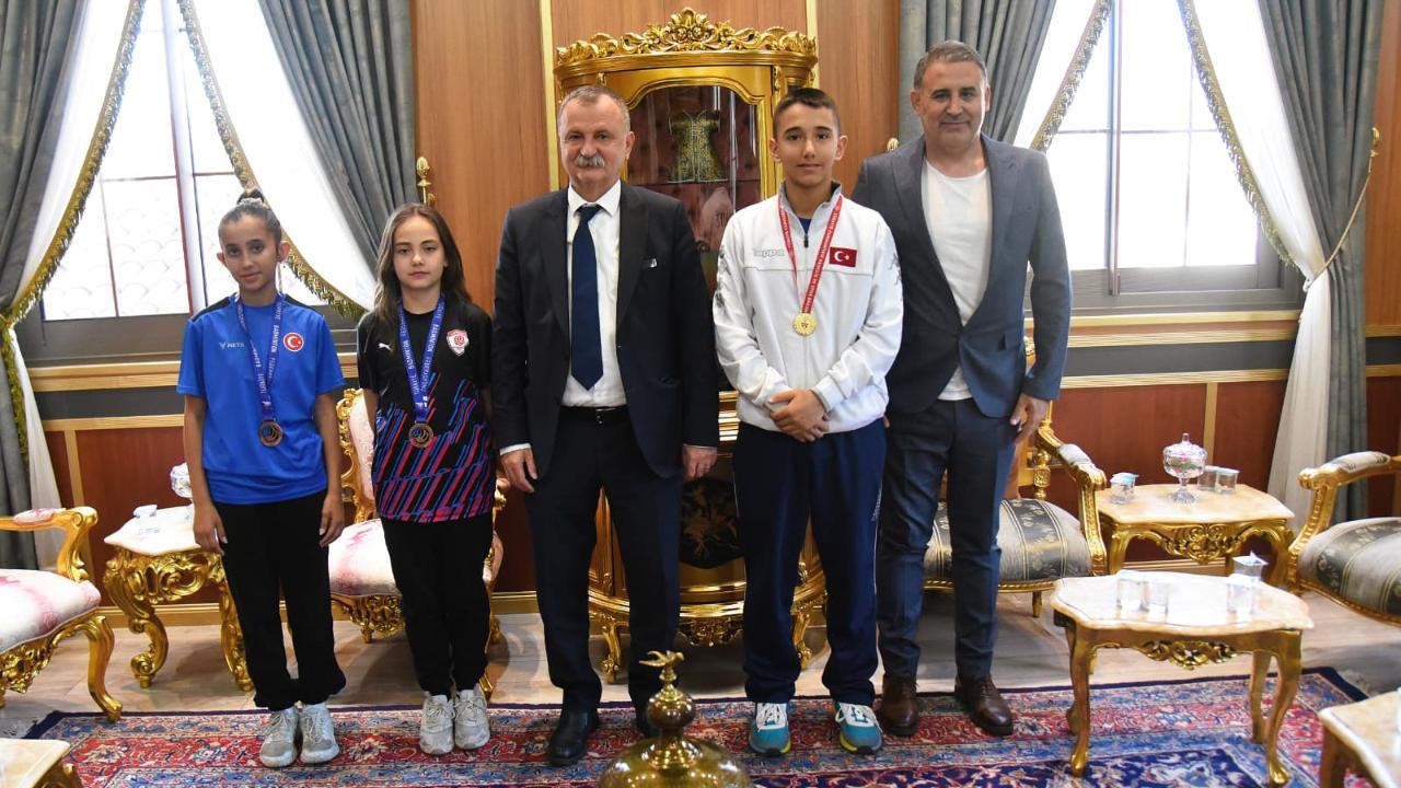 Başkan Balaban Şampiyon Sporcuları Ağırladı
