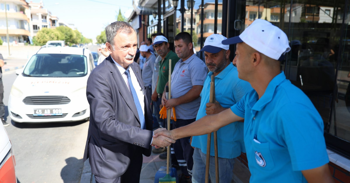 Yunusemre’de Parklar Yenileniyor, Mahalleler Güzelleşiyor