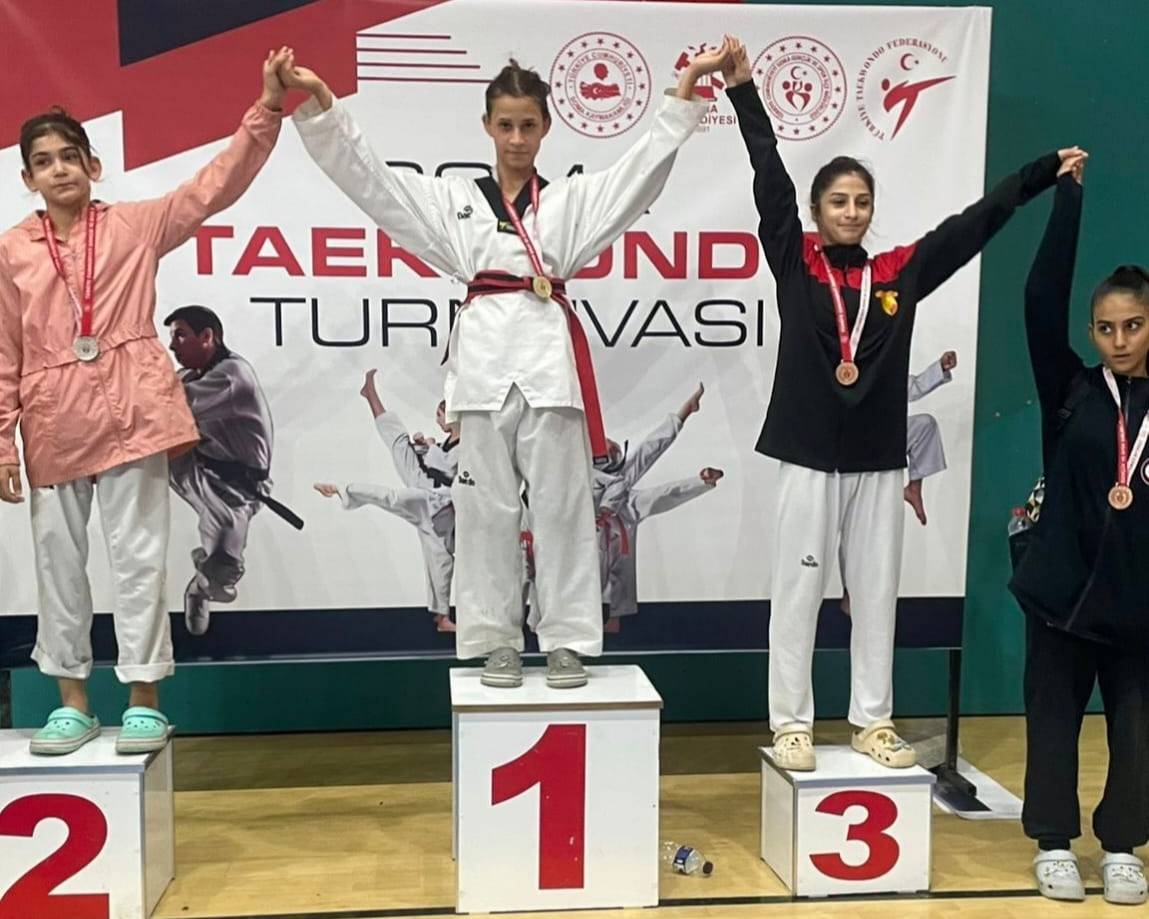 Yunusemreli Taekwondocular Cumhuriyet Kupası’nda Parladı