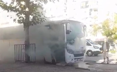 Mimar Sinan Bulvarı’nda Servis Aracı Alev Alev Yandı