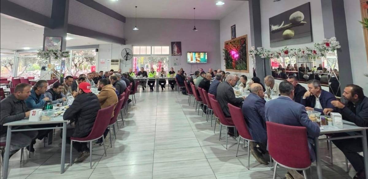 Akhisar’da Servis Sürücülerine Trafik Eğitimi Verildi