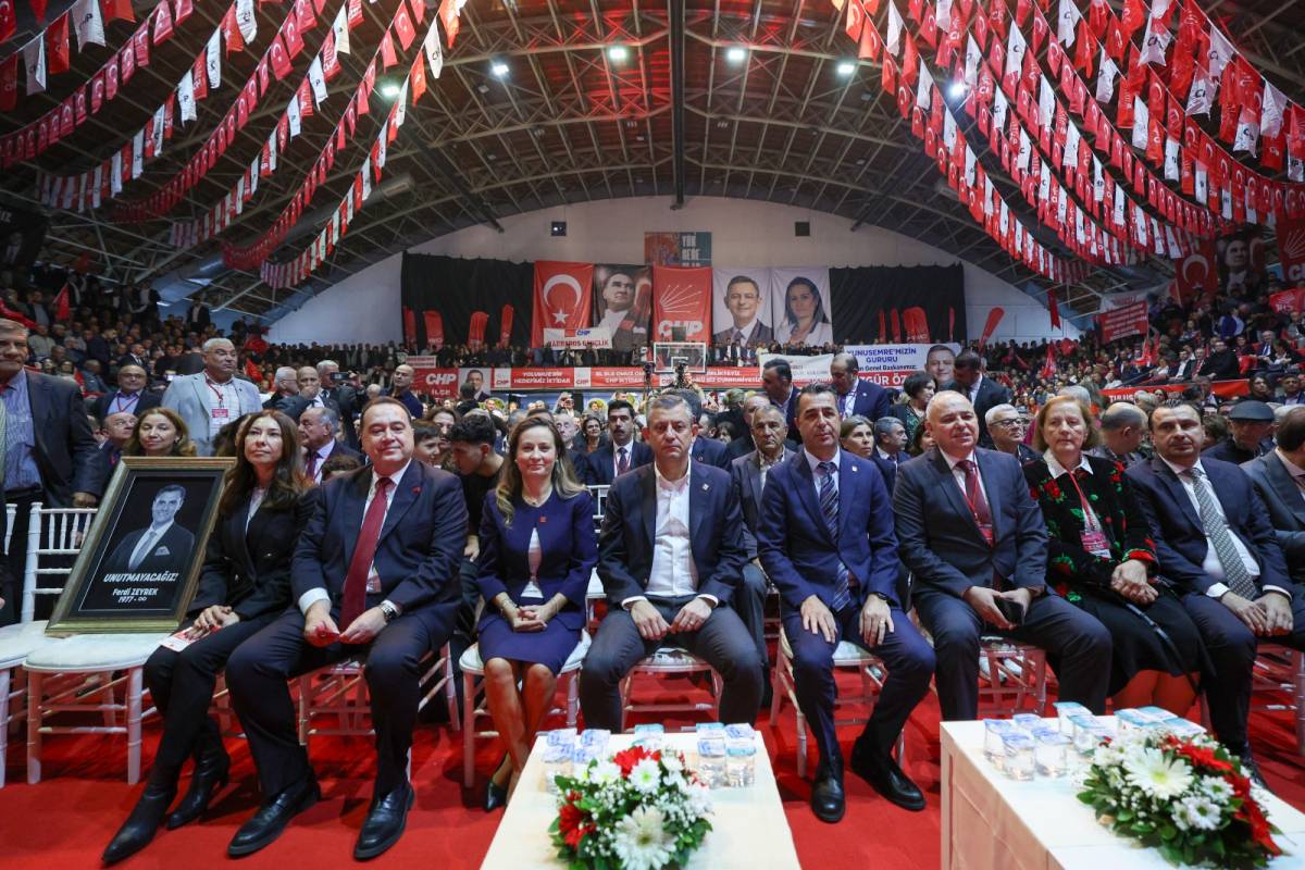 İlksen Özalper yeniden CHP Manisa İl Başkanı seçildi