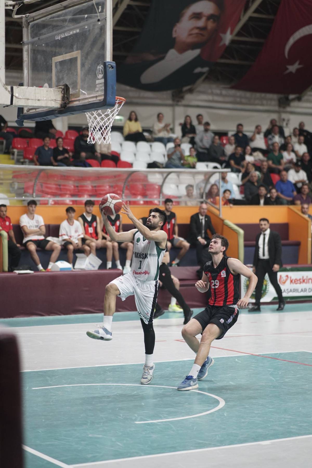 Akhisarlı Devler sezona galibiyetle başladı
