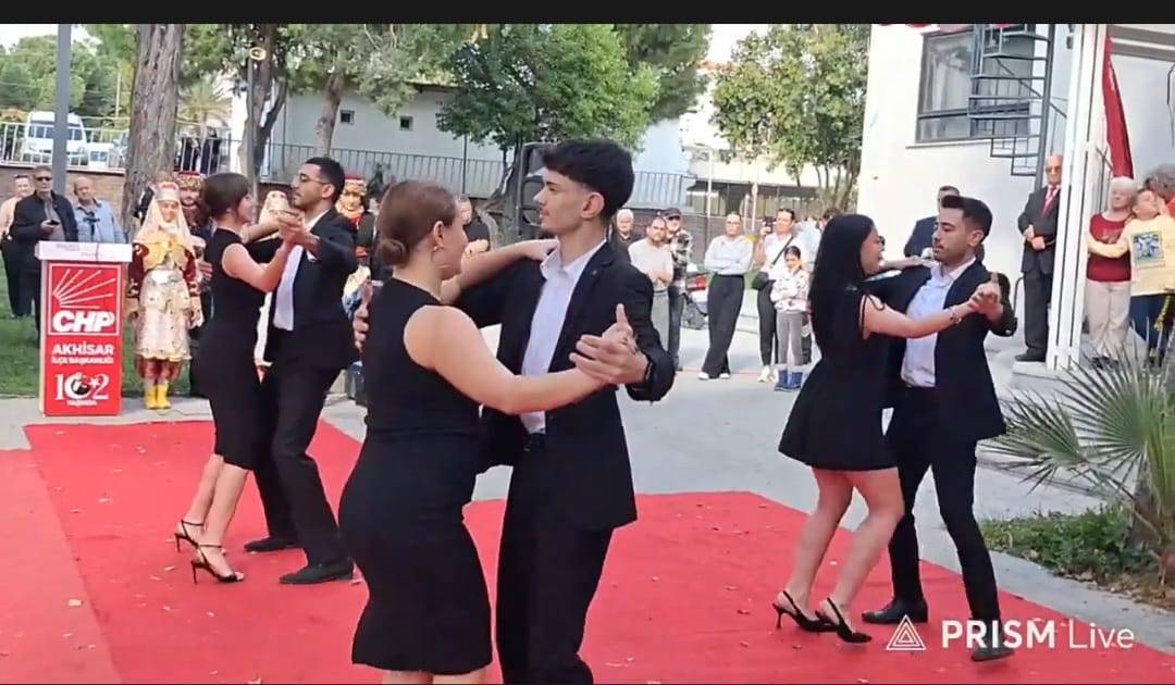 CHP Akhisar Cumhuriyet Bayramı’nı Coşkuyla Kutladı