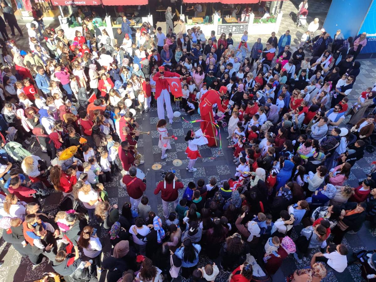 Akhisar Novada AVM’de Cumhuriyet Bayramı Coşkusu