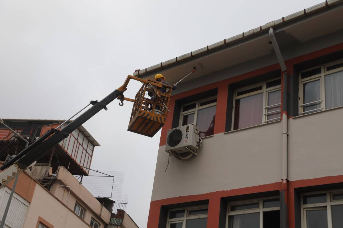 Turgutlu’da Park ve Bahçeler Ekipleri Sahada