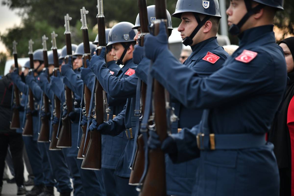 Akhisar’da 10 Kasım’da Duygu Dolu Anlar