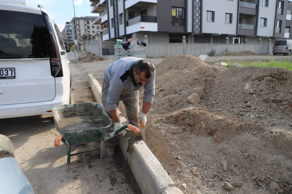 Turgutlu Belediyesi Fen İşleri Ekipleri Kentin Her Noktasında