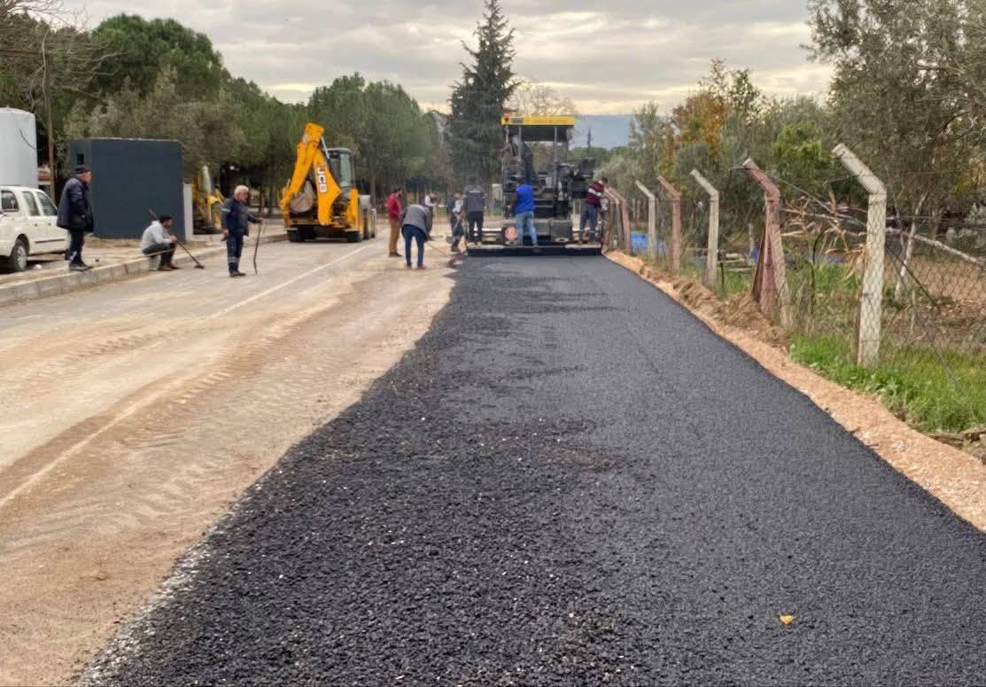 Akhisar’da Yol ve Altyapı Çalışmaları Sürüyor