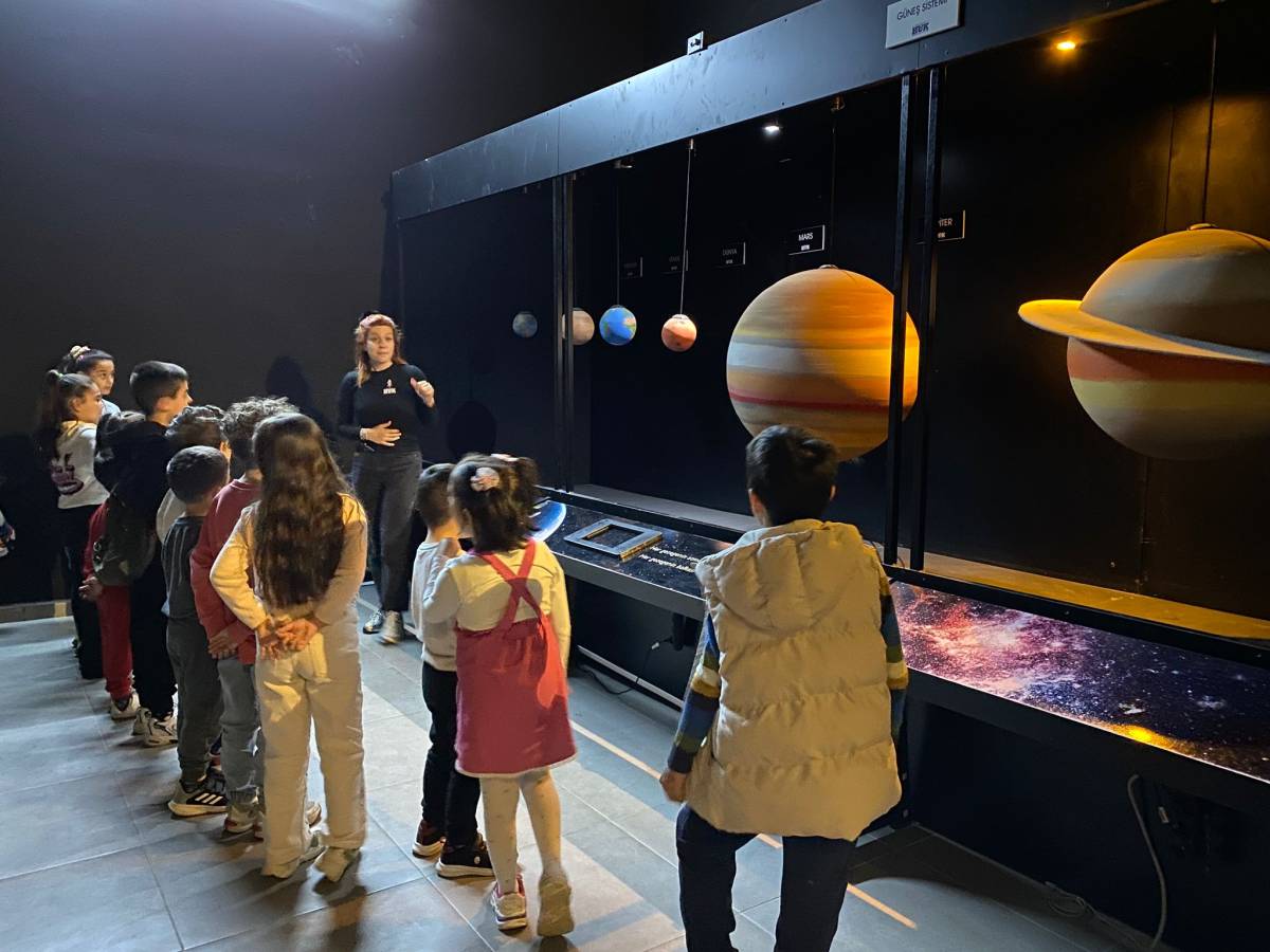 Çiğli’de Miniklerin Uzay Yolculuğu: 650 Çocuk Uzay Kampüsü’nde