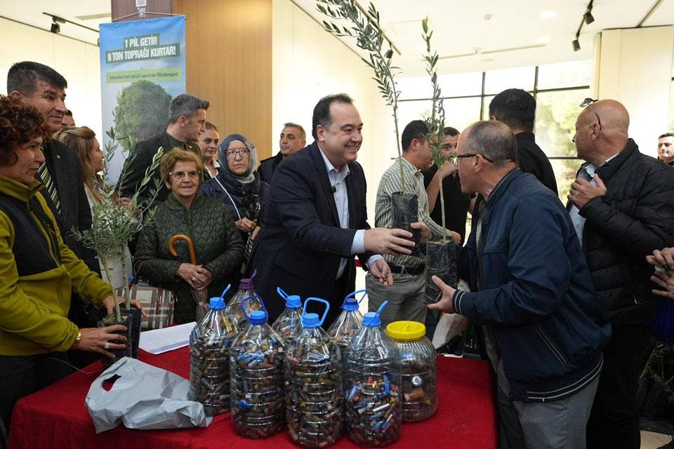 Atık Pil Getirene Zeytin Fidanı Kampanyasına Büyük İlgi