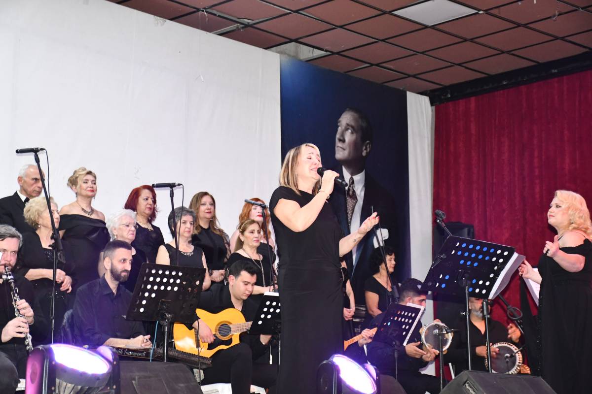 Atatürk’ün Sevdiği Şarkılar Akhisar’da Yankılandı
