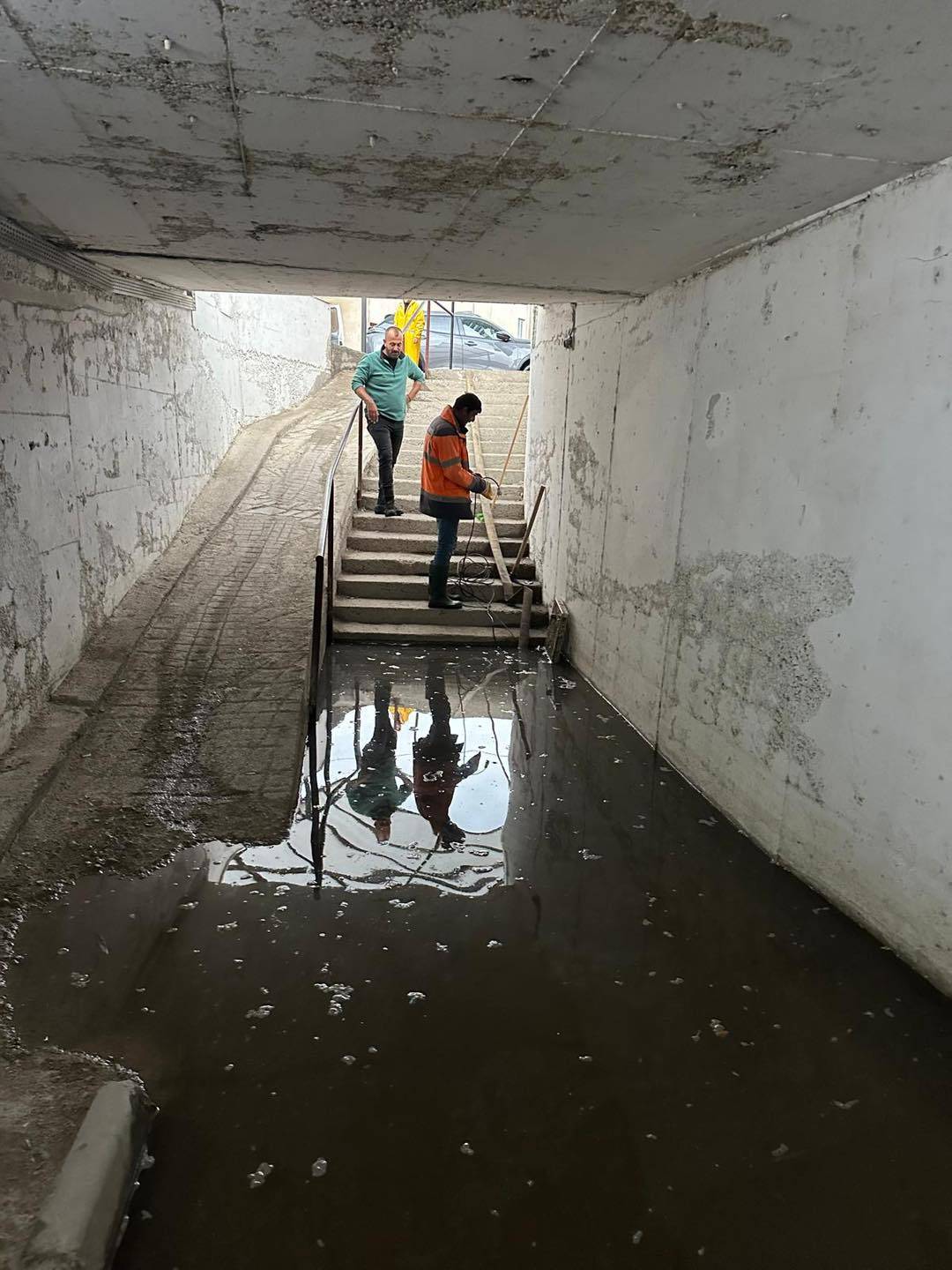 Edremit’te Şiddetli Yağışlara Karşı Menfez Temizliği Başladı
