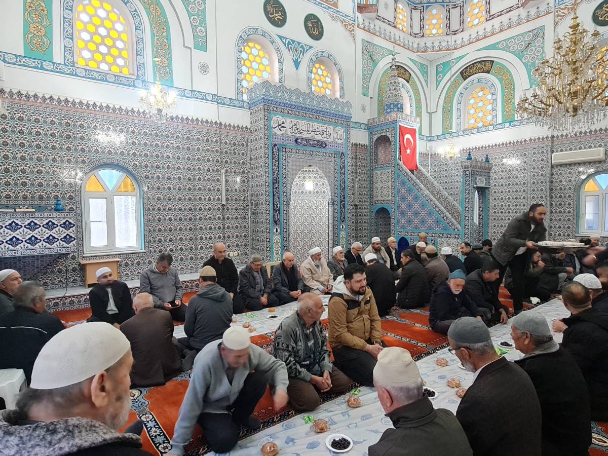 Akhisar’da “Sabah Namazı Buluşmaları” Gönülleri Isıttı