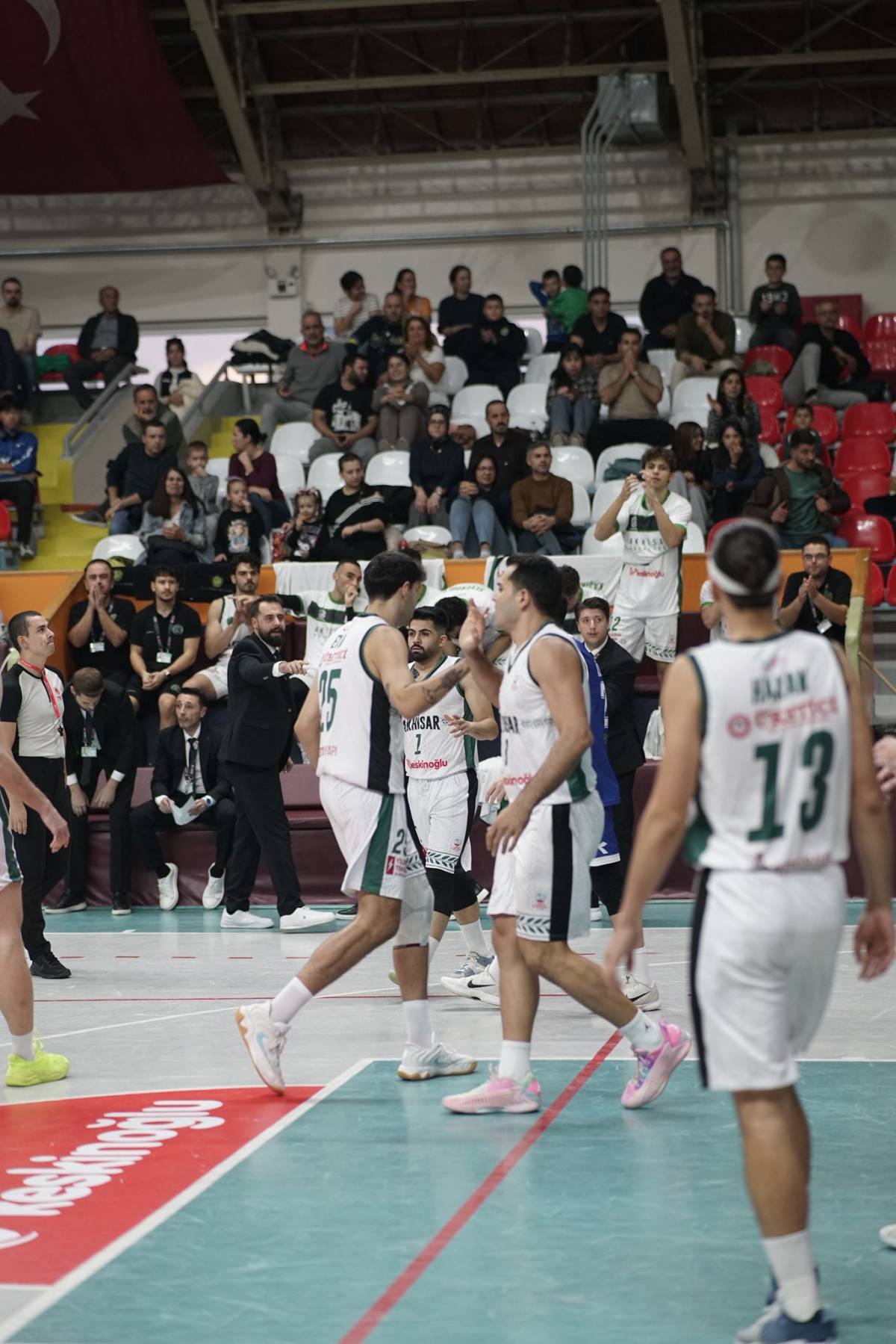 Akhisarlı Devler Kendi Evinde Farklı Kazandı