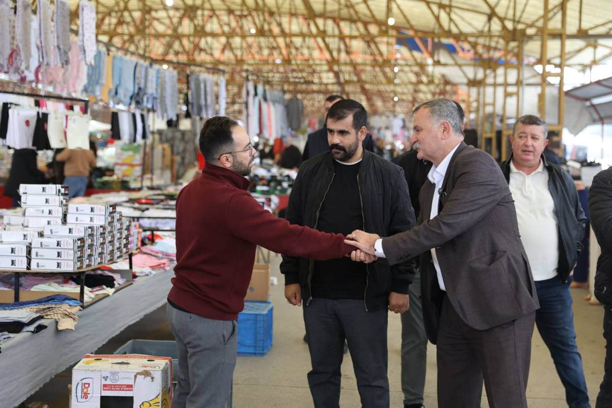 Başkan Balaban Laleli Pazarında Esnafla Buluştu