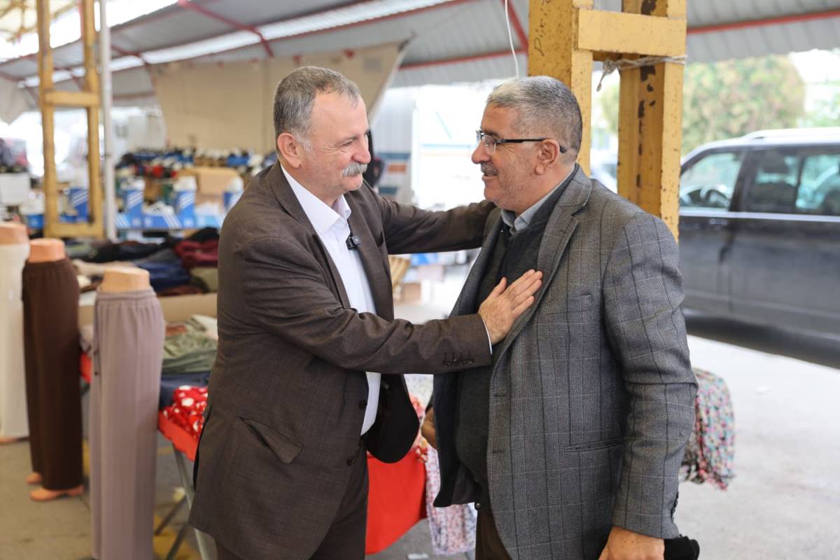 Başkan Balaban Laleli Pazarında Esnafla Buluştu