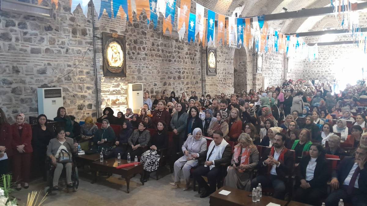 Arınç: “Türkiye’nin Yarınını Kadınlar İnşa Ediyor” dedi