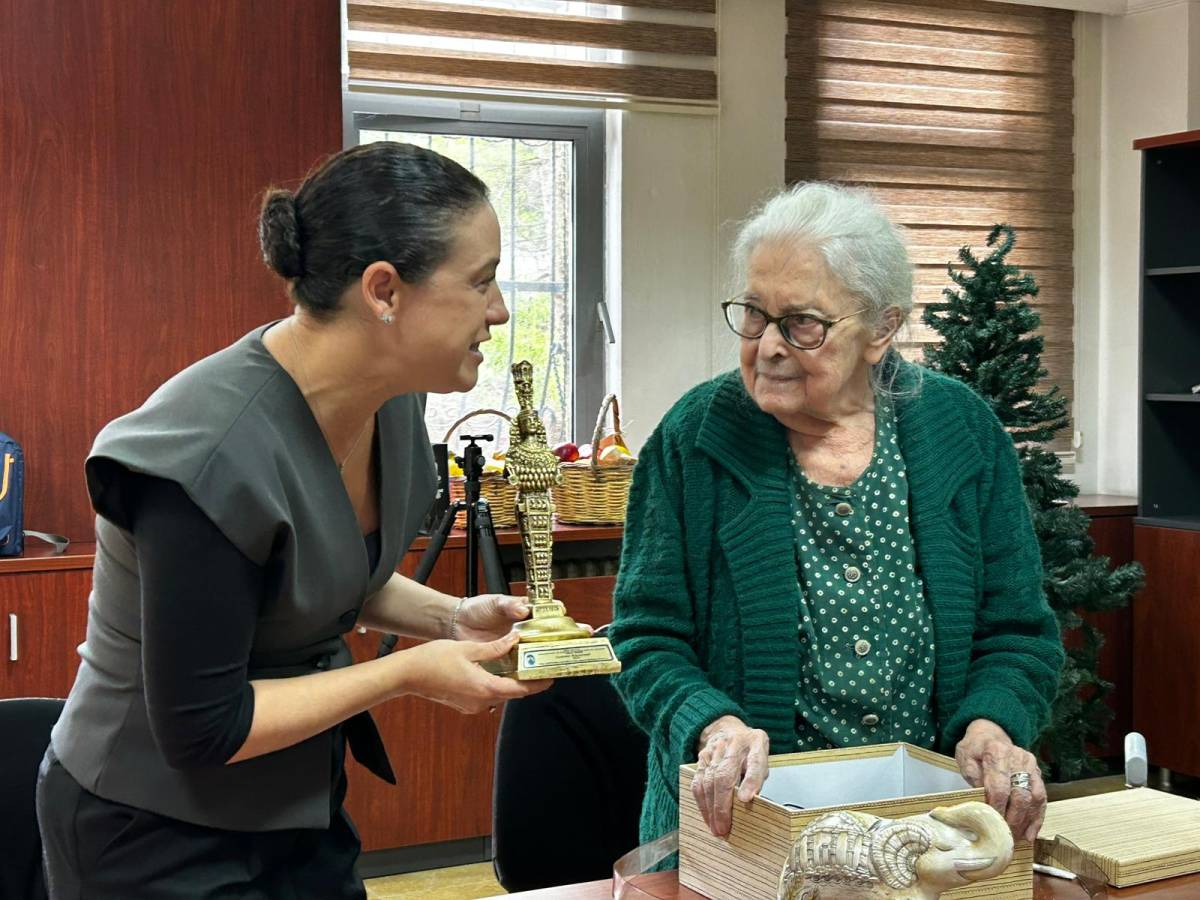 Efes Selçuk Belediyesi’nden Prof. Dr. İoanna Kuçuradi’ye Onur Ödülü