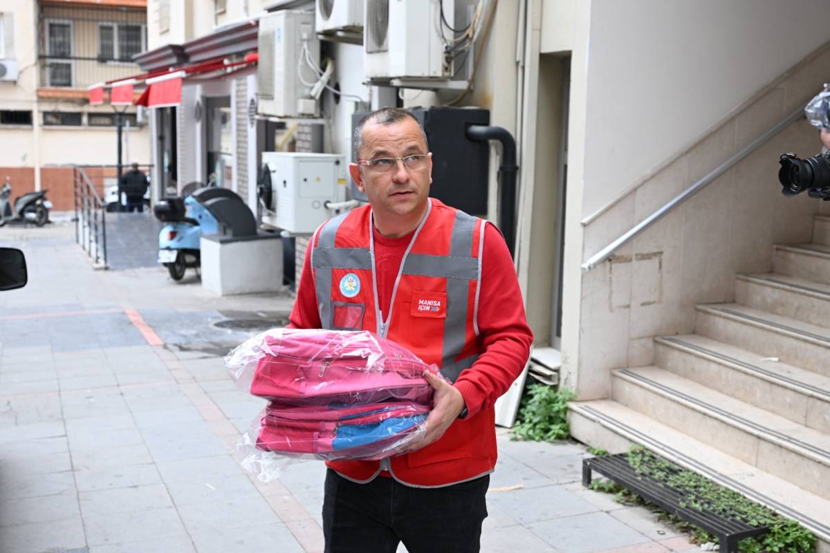 Manisa Büyükşehir’den 15 Bin Öğrenciye Eğitim Desteği