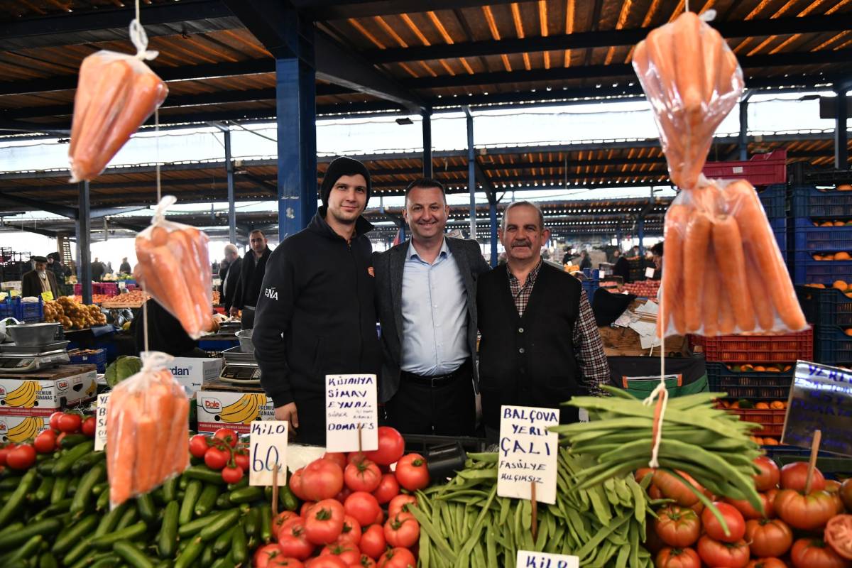 Başkan Kayserili pazarcı esnafıyla buluştu