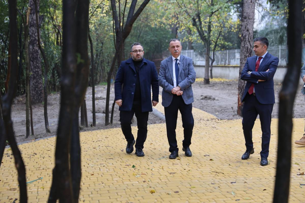 Başkan Balaban Emekli Kafe çalışmalarını inceledi