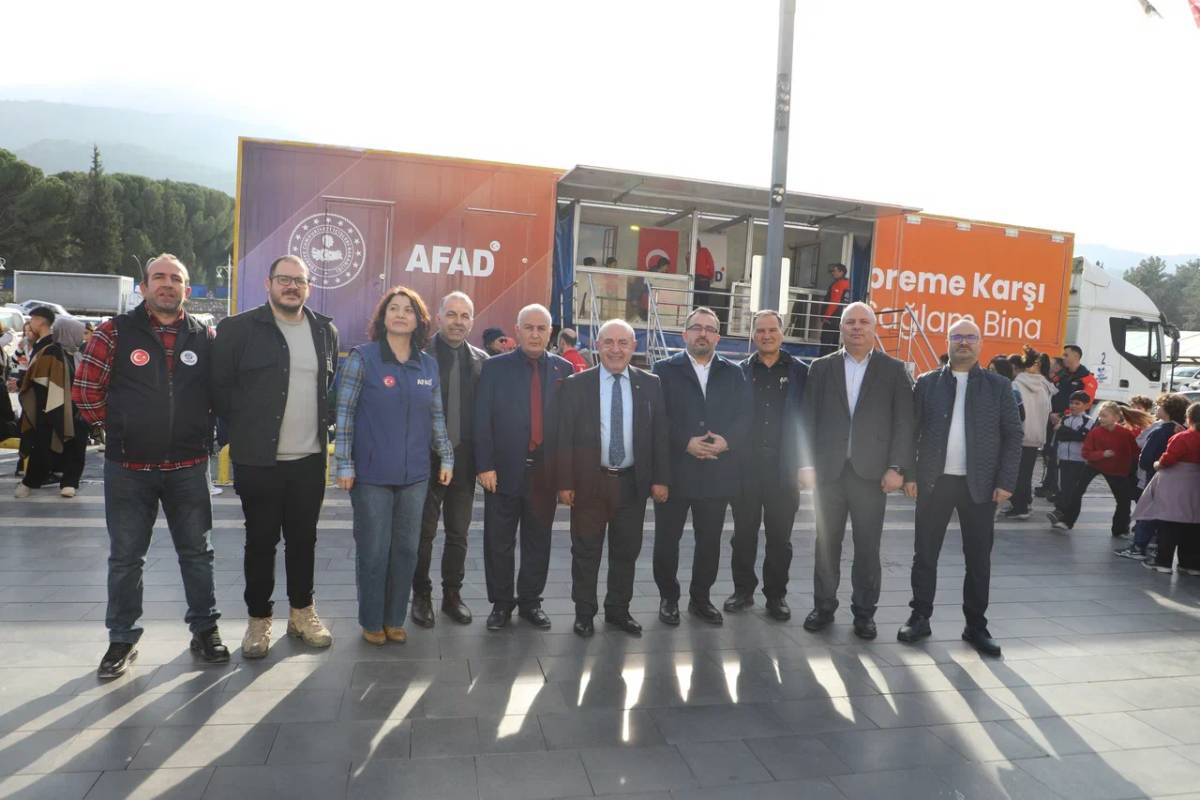 Deprem simülasyon tırı Manisa’da eğitime başladı