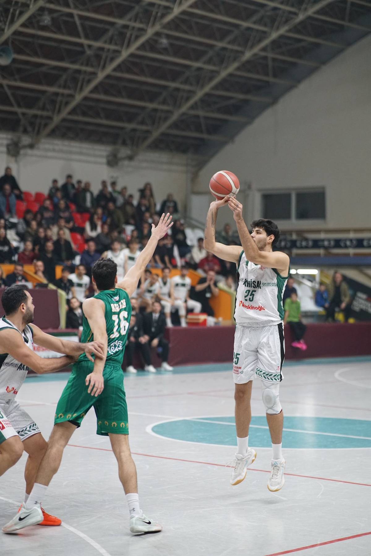 Akhisar Basketbol Evinde Geçit Vermedi: 72-61