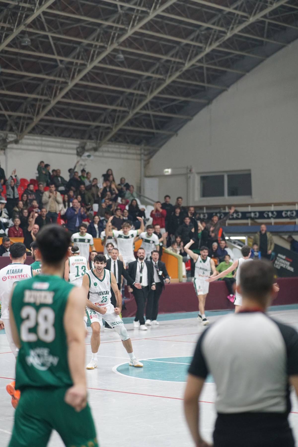 Akhisar Basketbol Evinde Geçit Vermedi: 72-61