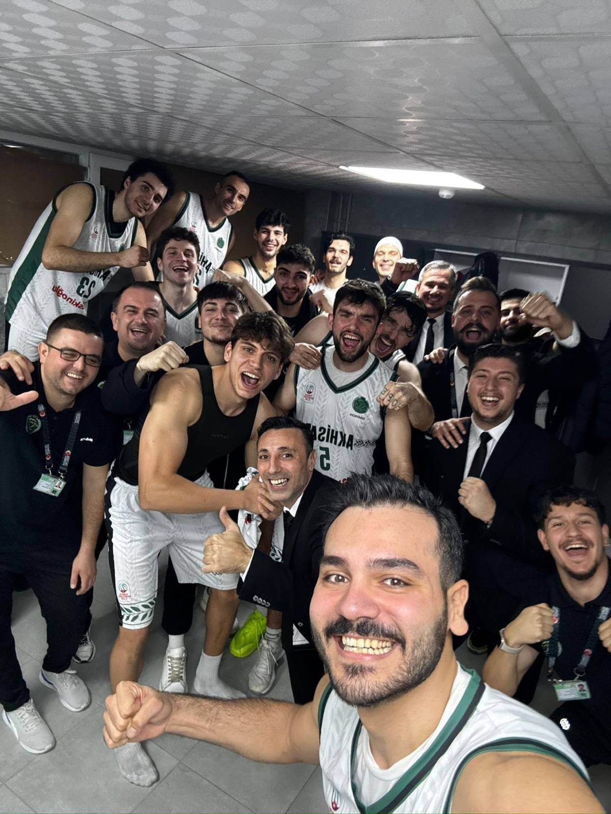 Akhisar Basketbol Evinde Geçit Vermedi: 72-61