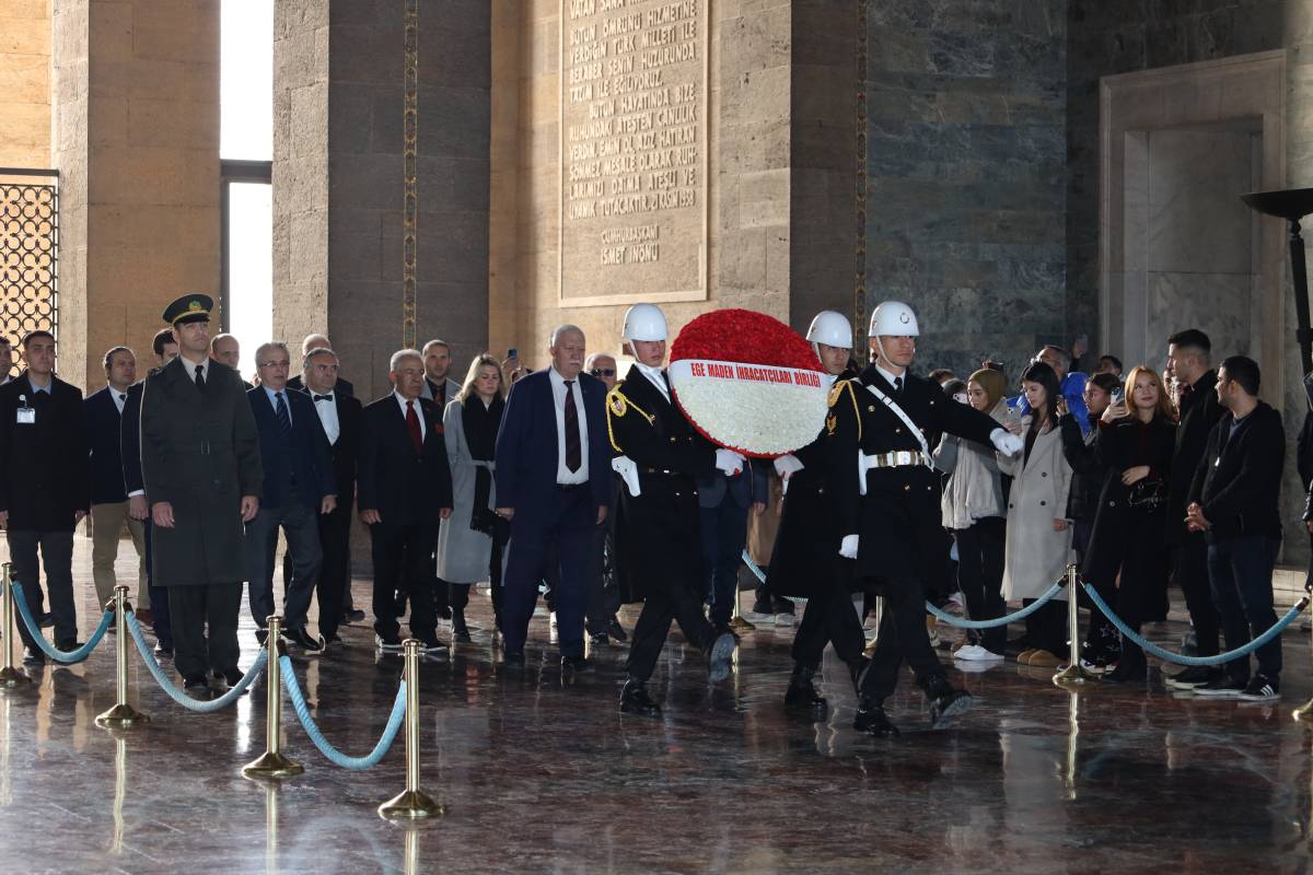 BAŞKAN ALİMOĞLU VE EMİB’TEN ANITKABİR’DE ANLAMLI ZİYARET