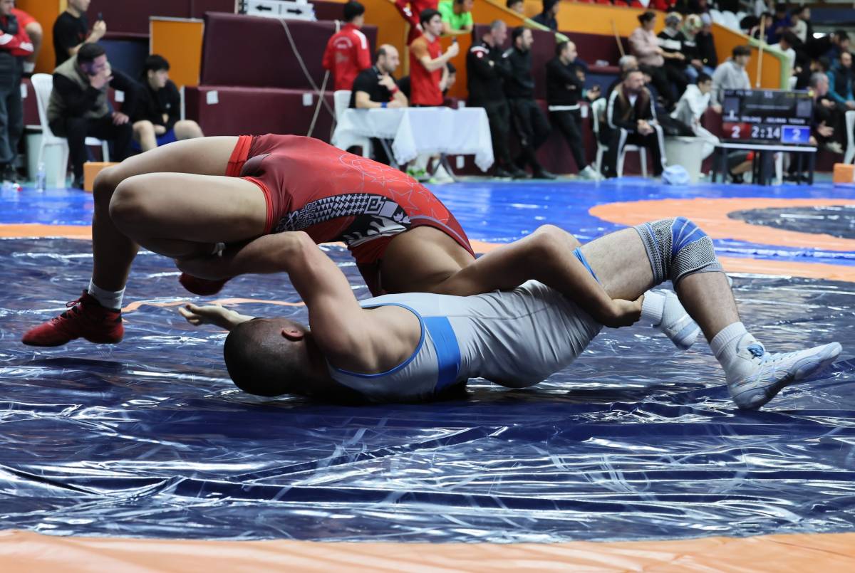 Manisa'da Okul Sporları Güreş Grup Müsabakaları Başladı