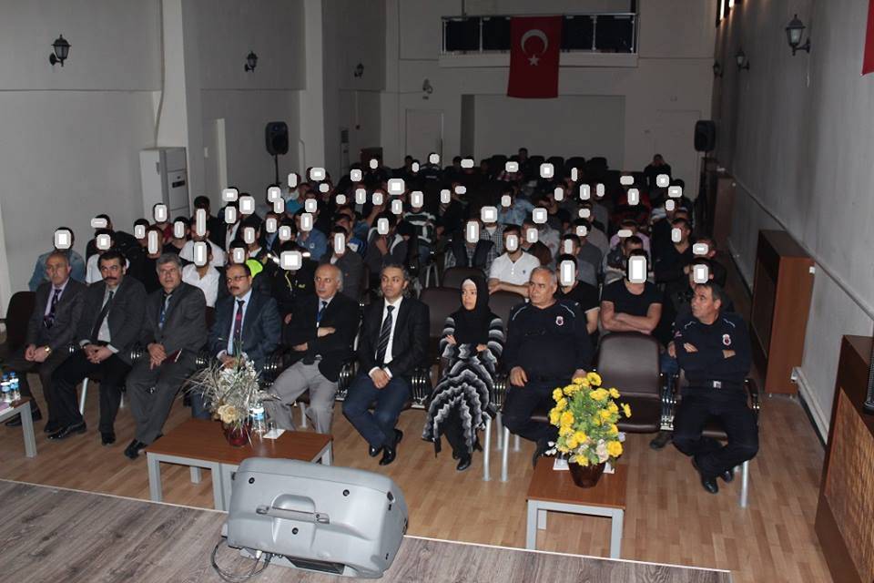 GEL DE  EVDE  PTT (  Pijama- Terlik tv.) MEMURU  OLARAK OTUR