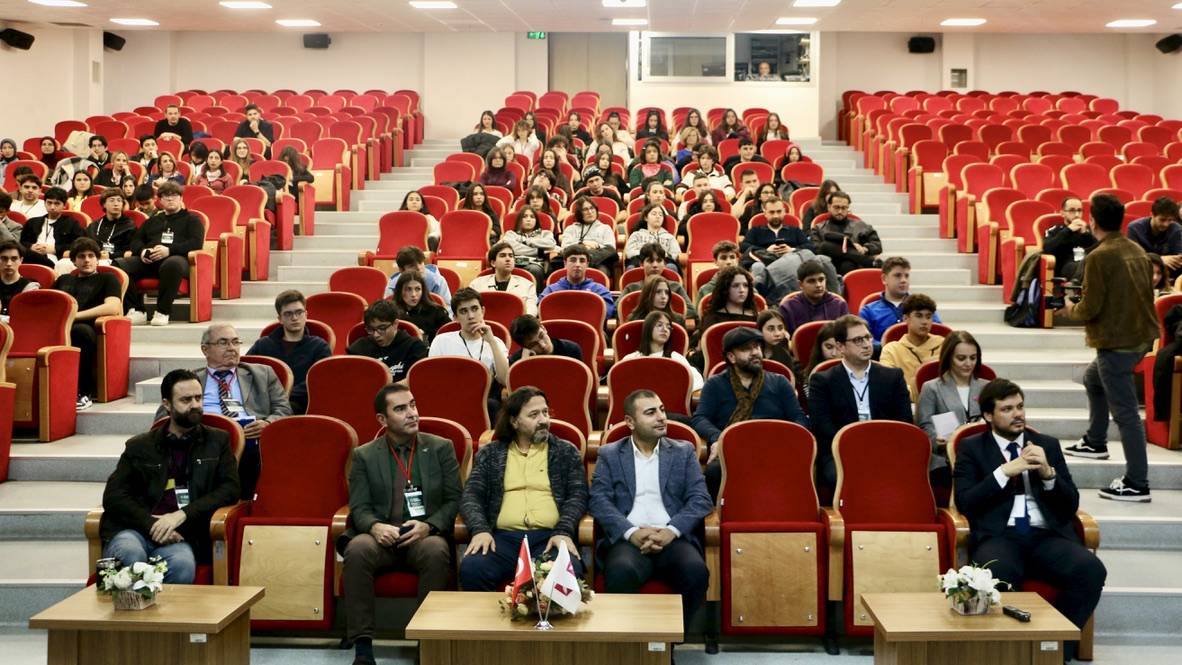 İKÇÜ'de Yapay Zekâ İle Su ve Atık Yönetimi Zirvesi