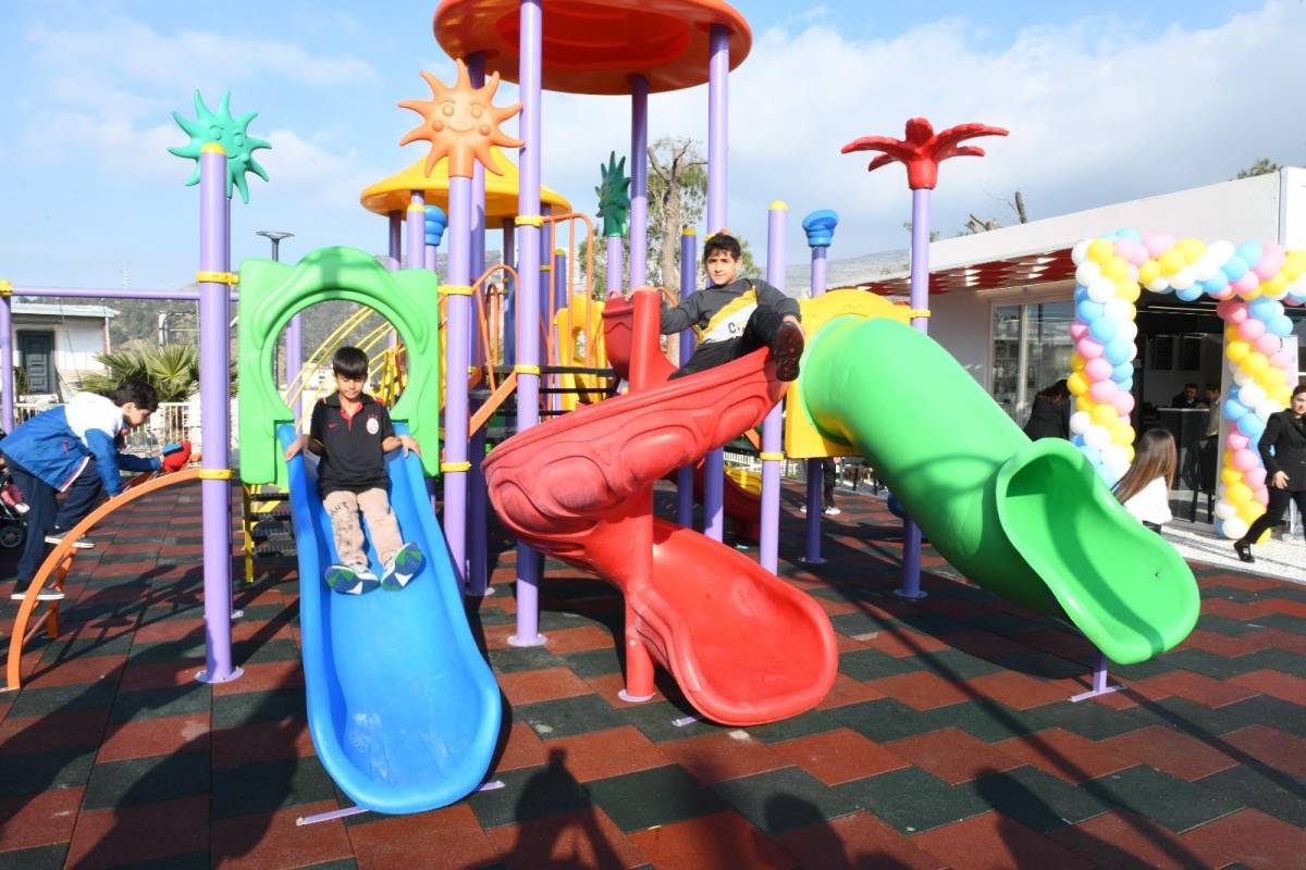 Çiğli’de Eşit Hizmet Seferberliği: Uğur Mumcu Parkı Açıldı