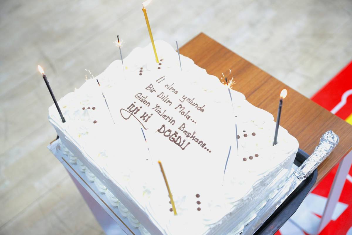 Başkan Acar’a Personelinden Anlamlı Doğum Günü Sürprizi