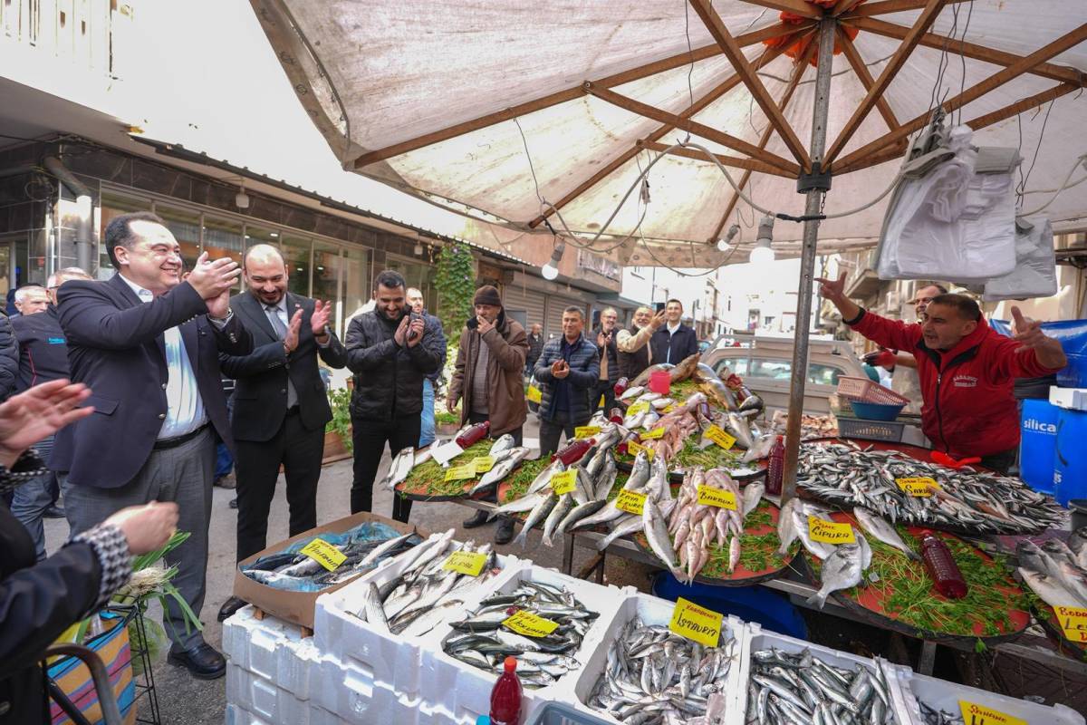 Başkan Dutlulu Karaköy Pazarı’nda esnafı dinledi