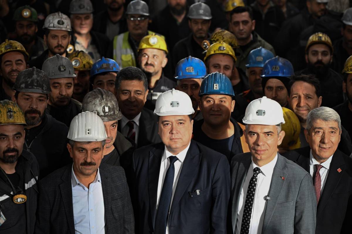 Başkan Dutlulu’dan Soma’da Madenciler Günü ziyareti