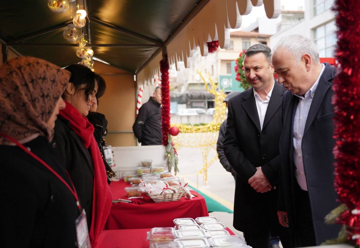 Akhisar’da El Emeği Yeni Yıl Pazarı kapılarını açtı