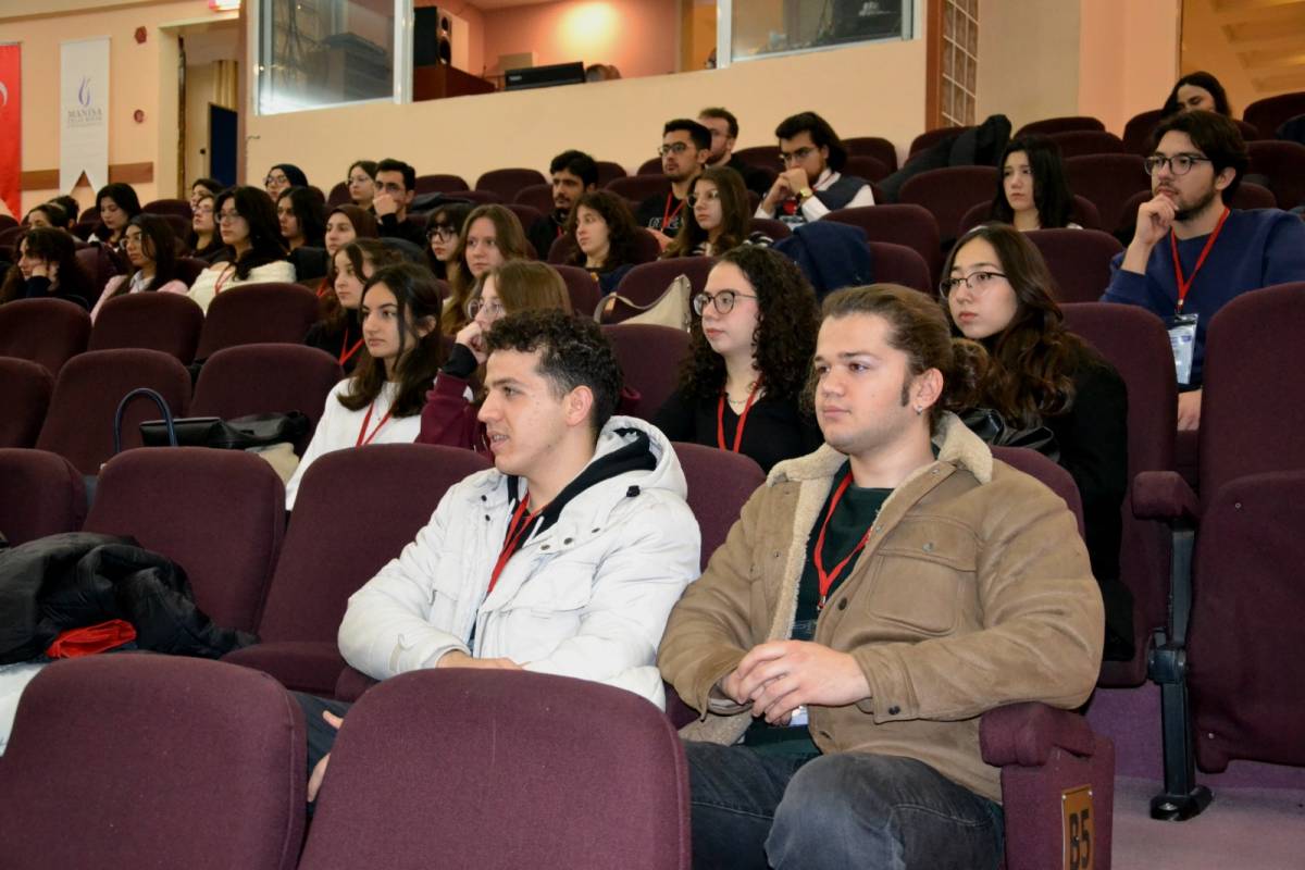 MCBÜ Genç Yeryüzü Doktorları’ndan “Hekimliğin Ötesi” sempozyumu