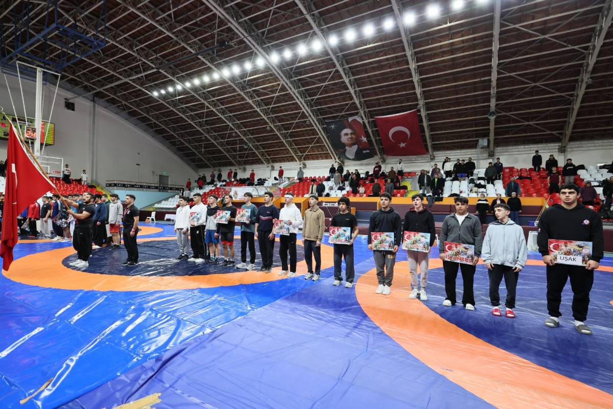 Manisa’da Okul Sporları Güreş Gençler A Grup başladı