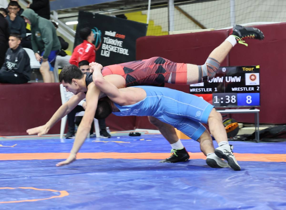 Manisa’da Okul Sporları Güreş Gençler A Grup başladı