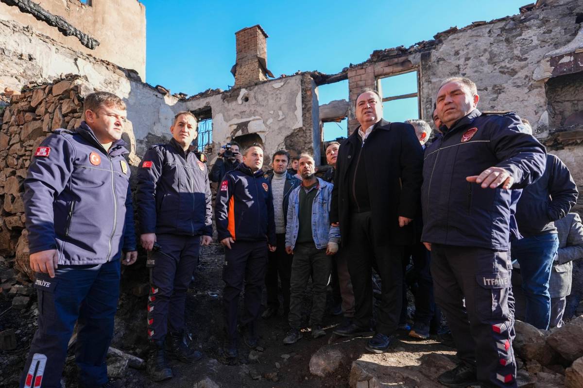 Gördes'teki Acı Yangın Sonrası Yaralar Sarılıyor